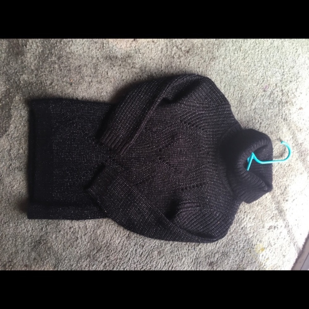 Barely used sweater - Picture 2 of 2